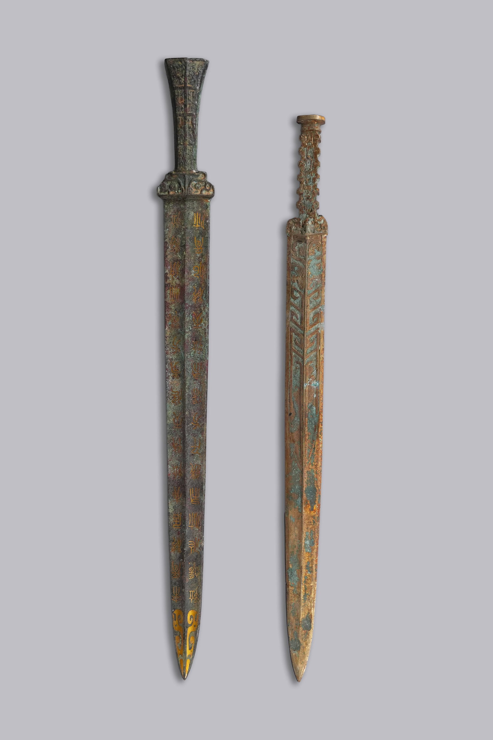 Lots Chinese bronze swords (1 of 7)