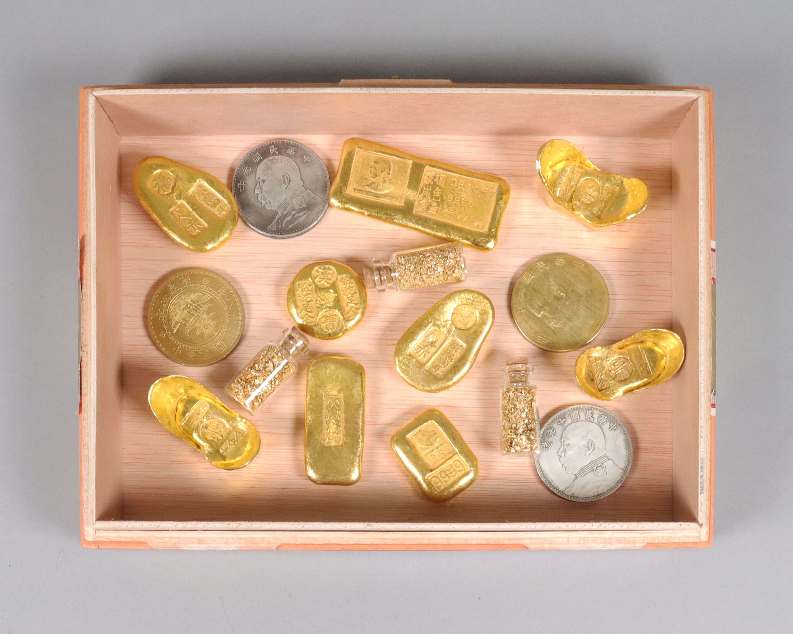 Lots Chinese ingots and coins ungraded: Lots Chinese ingots and coins ungraded. We do not guarantee any grading, carvings, wording, age, and materials. All sales are final, no return.