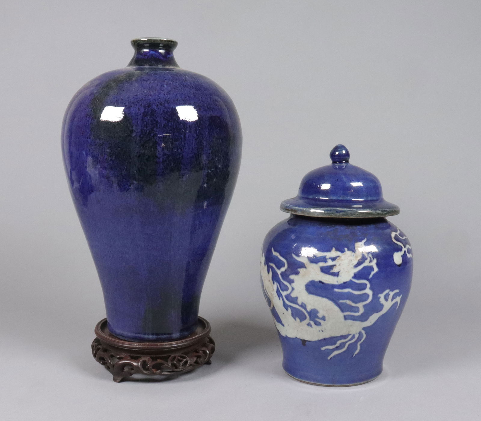 Lots Chinese fine blue vase: Lots Chinese fine blue vase. Largest H: 10.5" x W: 6."