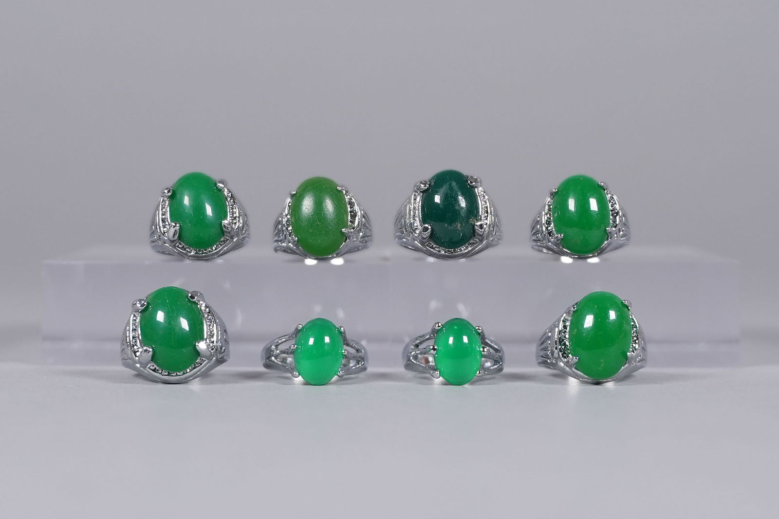 Lots Chinese apple green rings: Lots Chinese apple green rings.