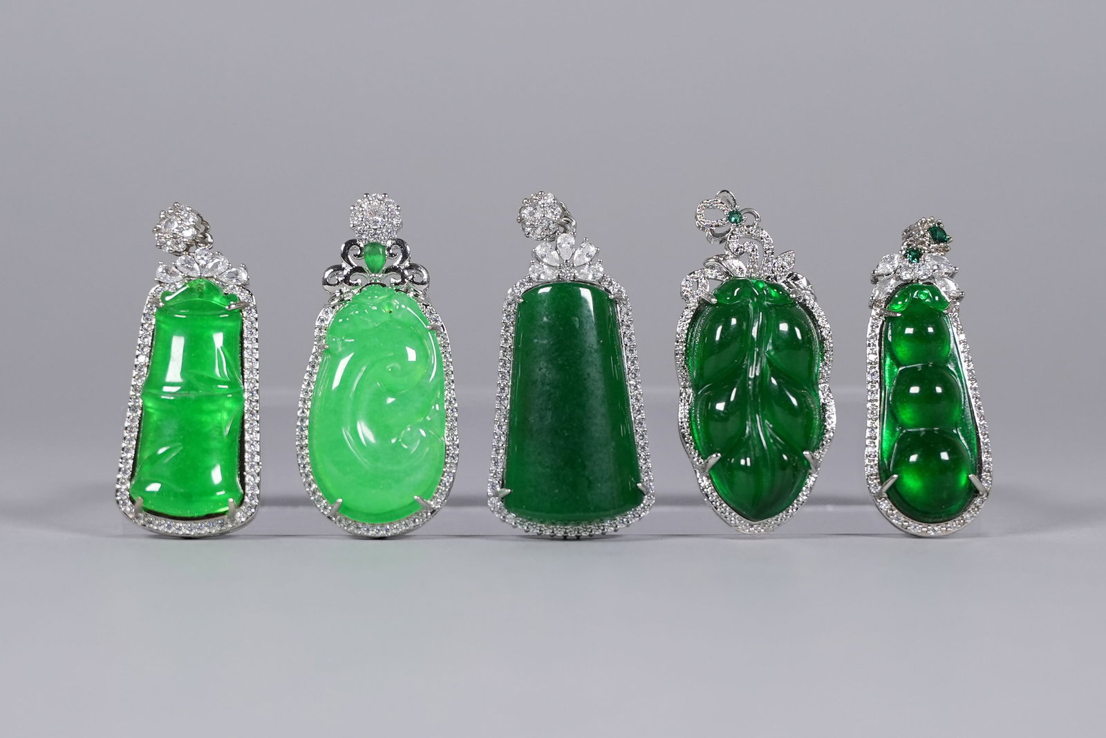 Lots Chinese apple green pendants: Lots Chinese apple green pendants.