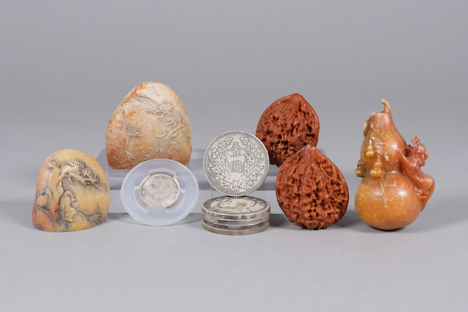 Lots Chinese carvings: Lots Chinese carvings.