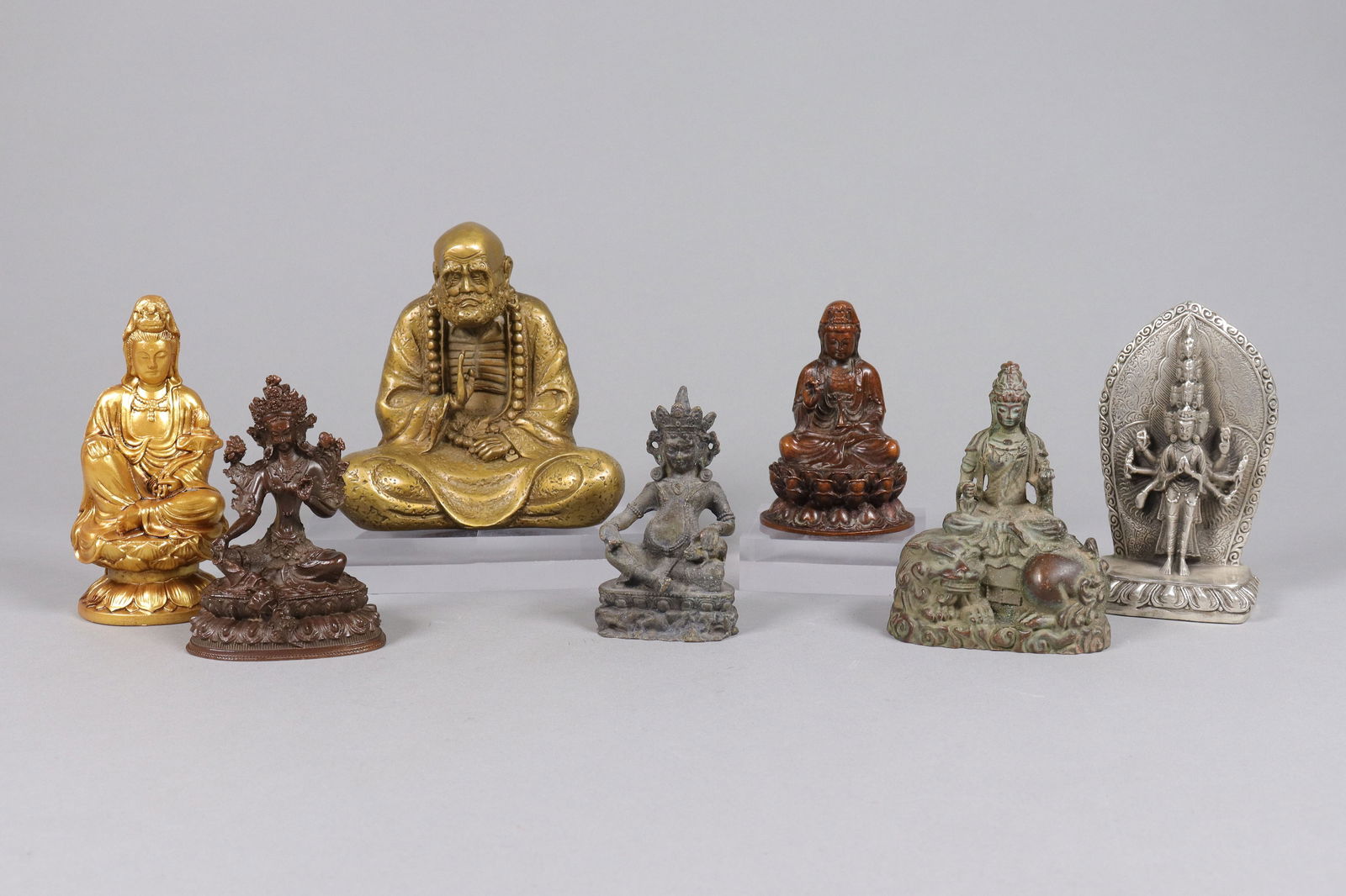 Lots Chinese buddha statues (1 of 8)