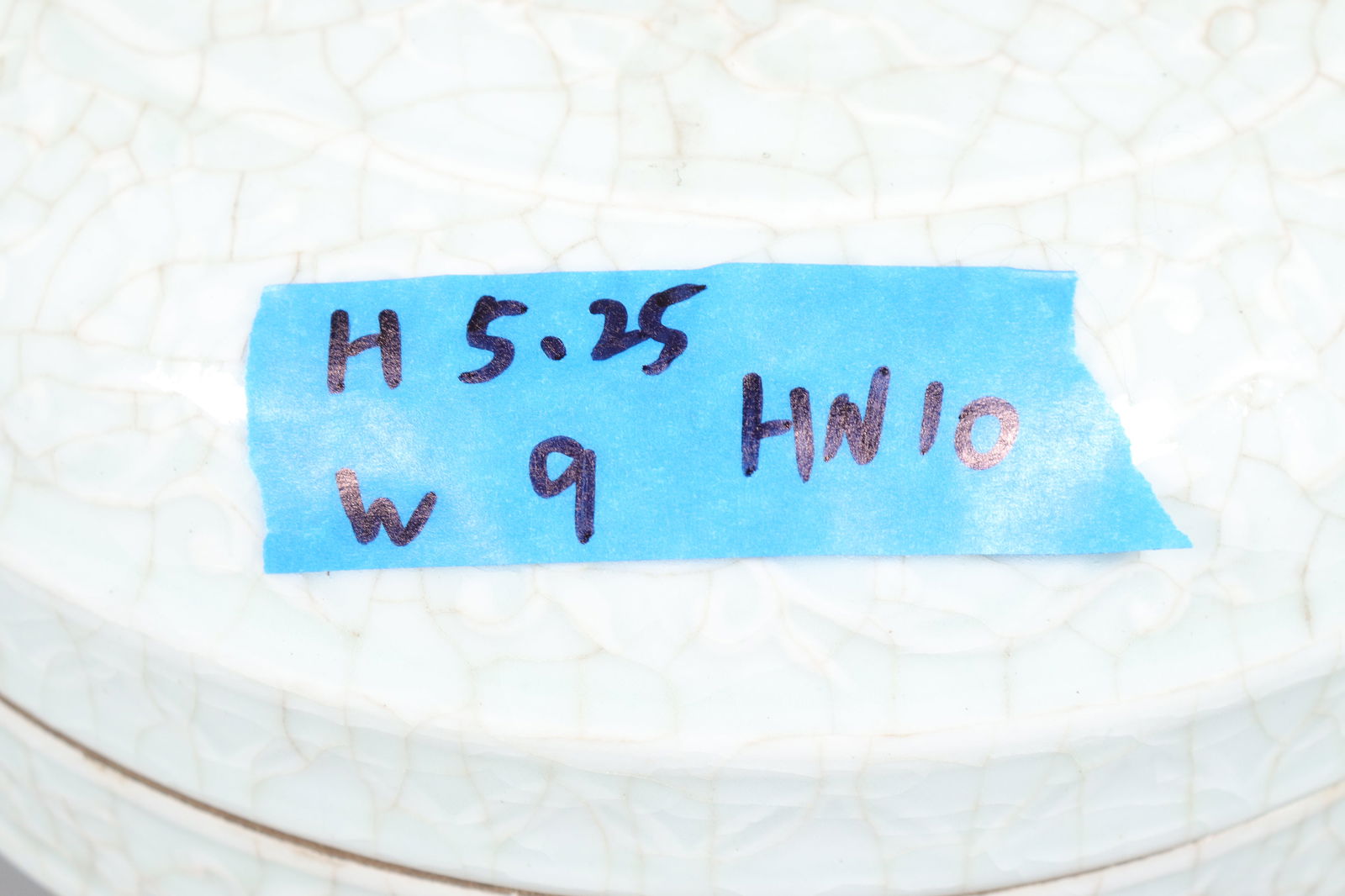 Chinese fine round lidded box - 8