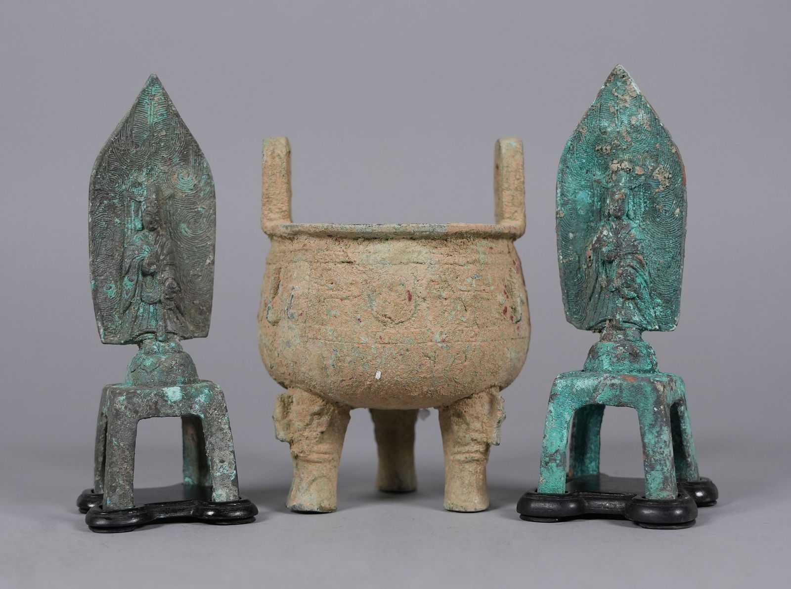 Lots Chinese bronze vessels (1 of 7)