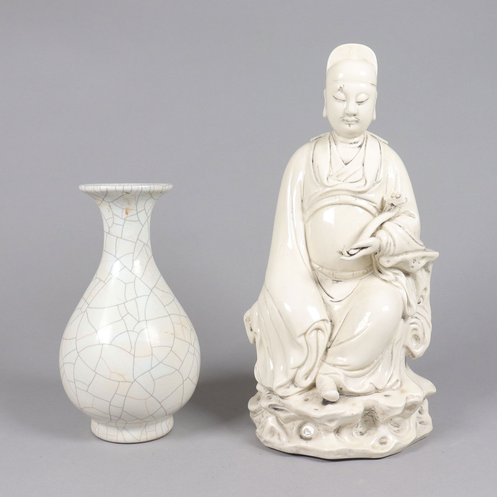 Lots Chinese fine porcelains: Lots Chinese fine porcelains, largest H: 13" x W: 6.5."