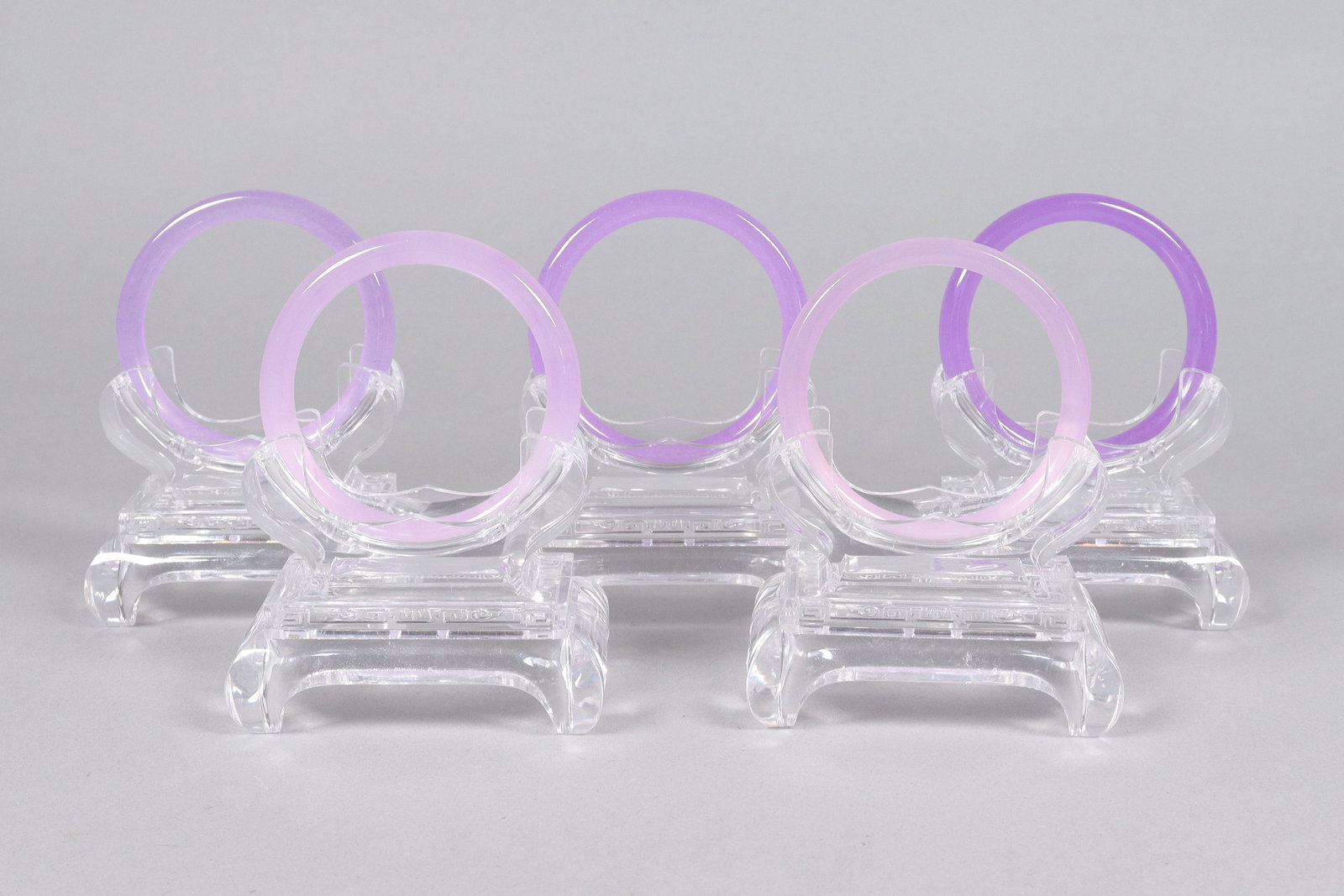 Lots Chinese fine bangles: Lots Chinese fine bangles.