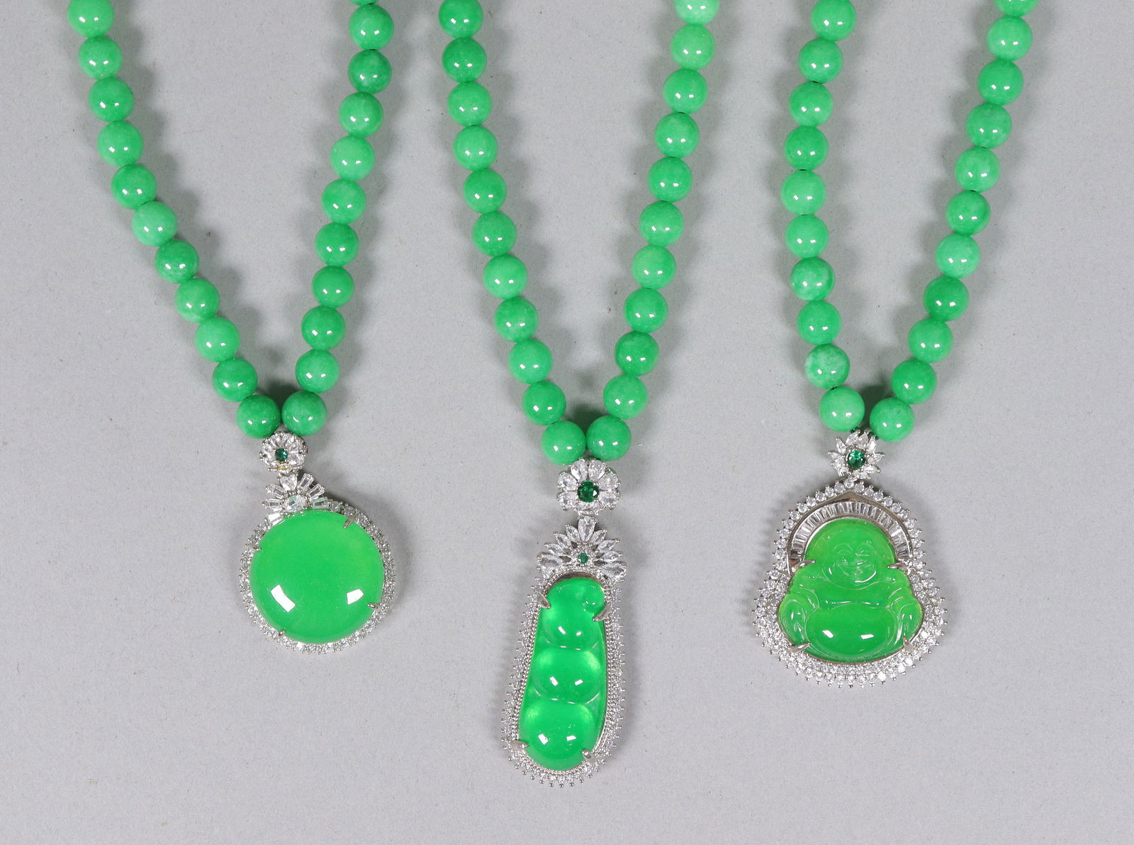 Lots Chinese fine pendants: Lots Chinese apple green pendants.