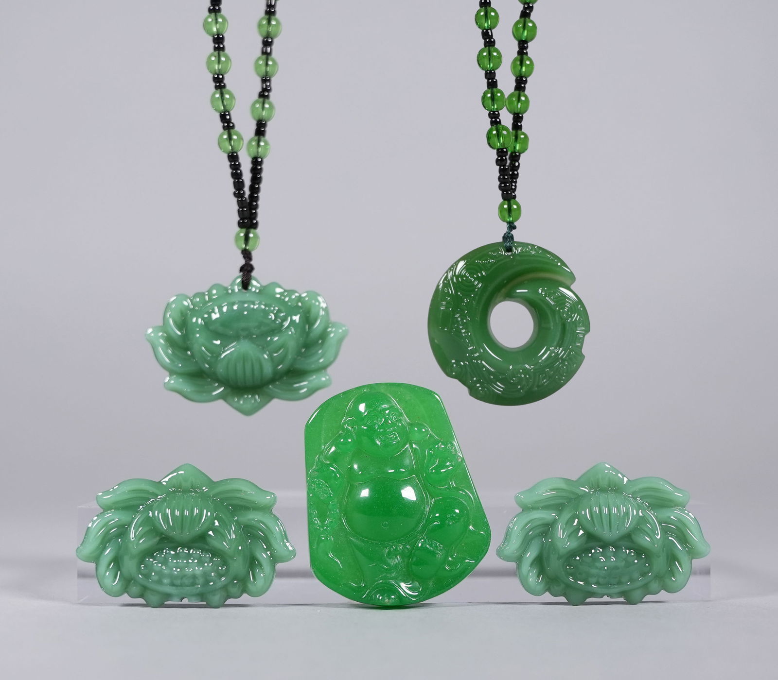 Lots Chinese fine carvings: Lots Chinese fine carvings.