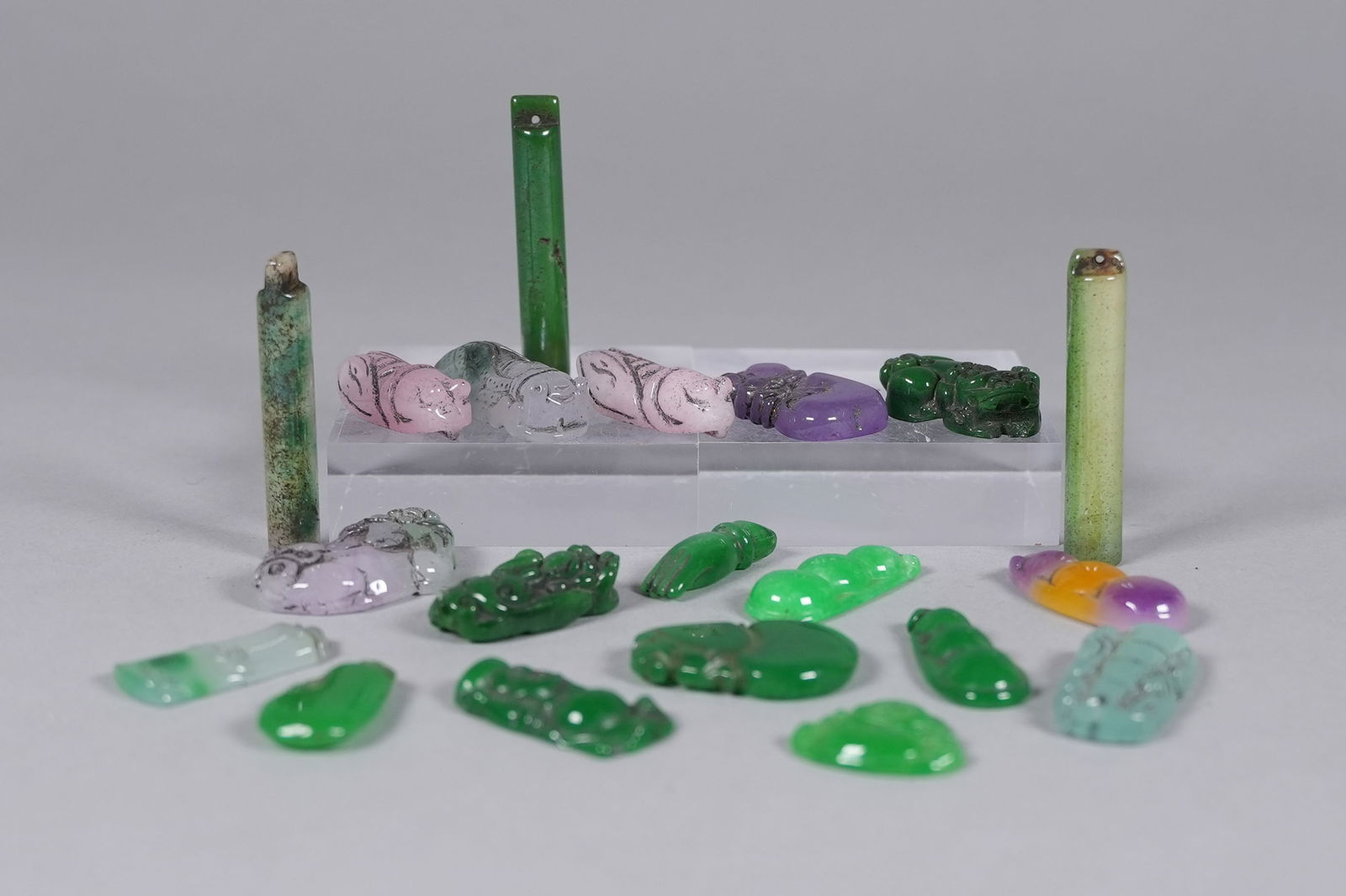 Lots Chinese fine carvings: Lots Chinese fine carvings.