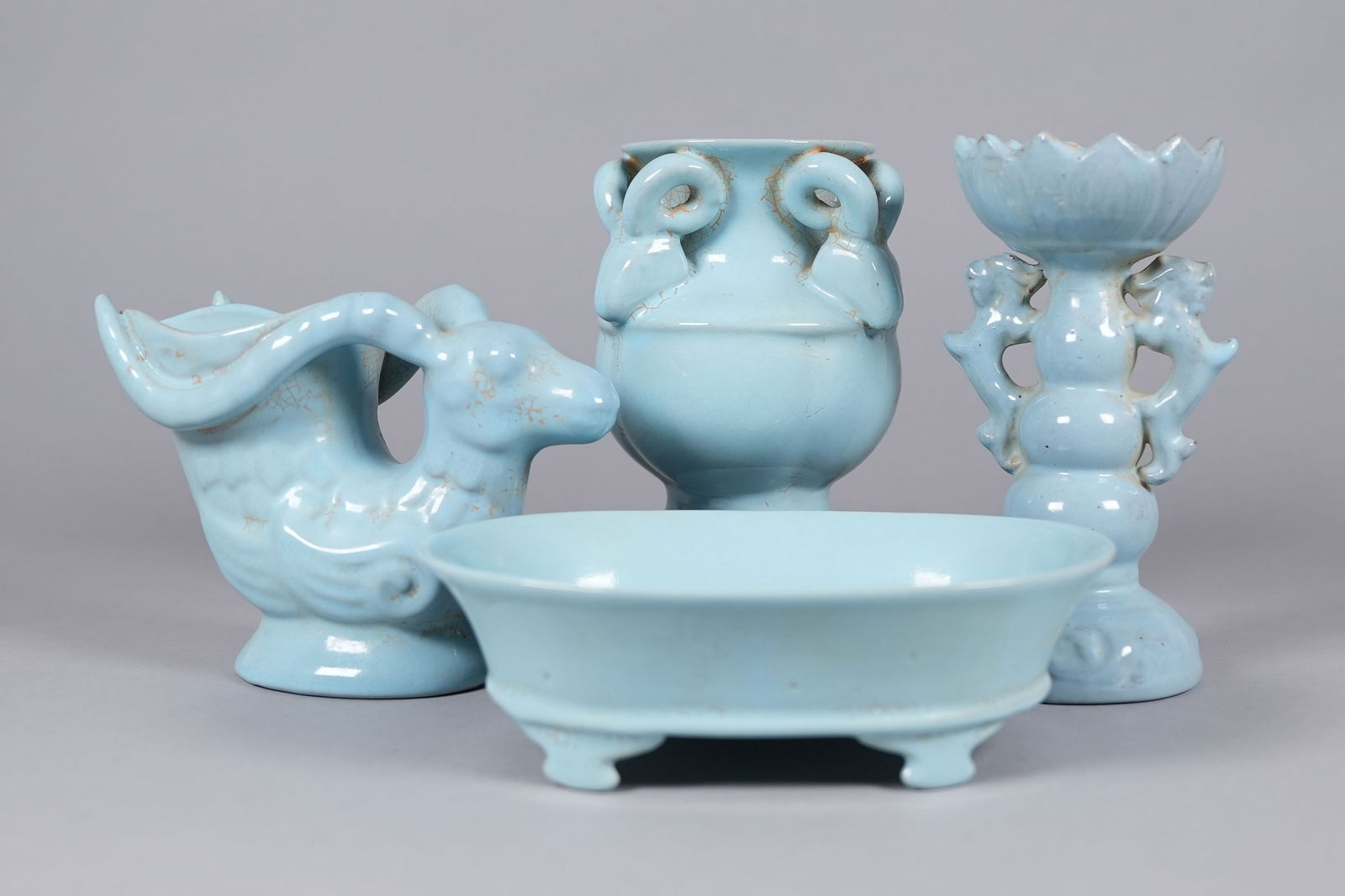 4 Chinese fine porcelain vase: 4 Chinese fine porcelain vase. Largest H: 7" x W: 3.5."