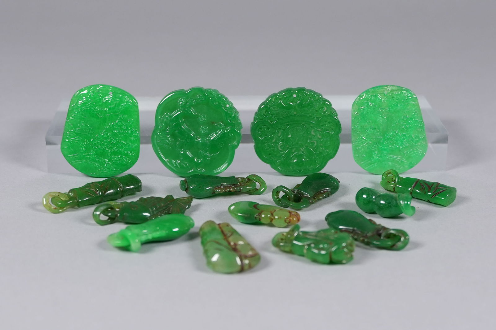 Lots Chinese apple green items ungraded: Lots Chinese apple green items. Ungraded.