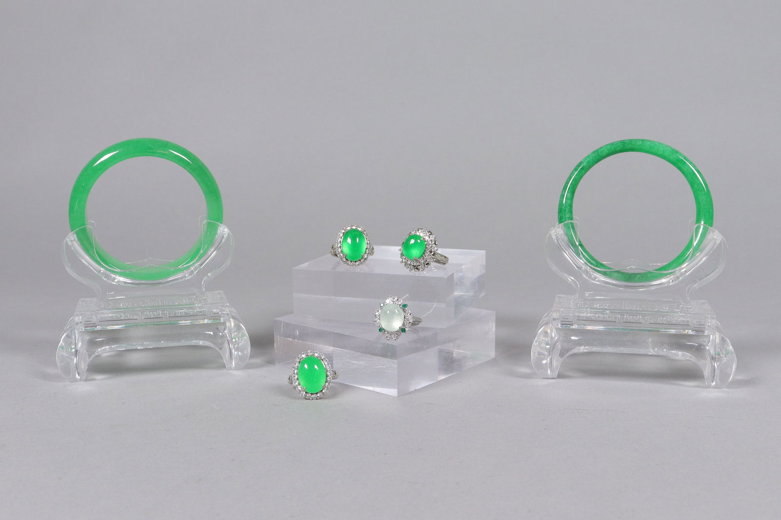 Lots Chinese fine items: Lots Chinese fine apple green items.