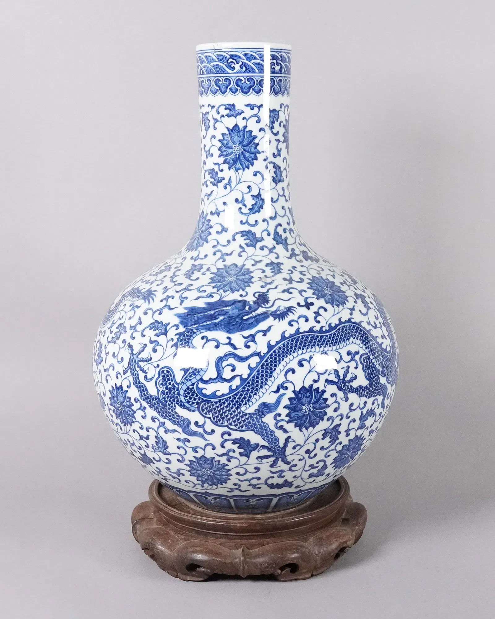 Chinese fine b/w dragon tall vase (1 of 6)