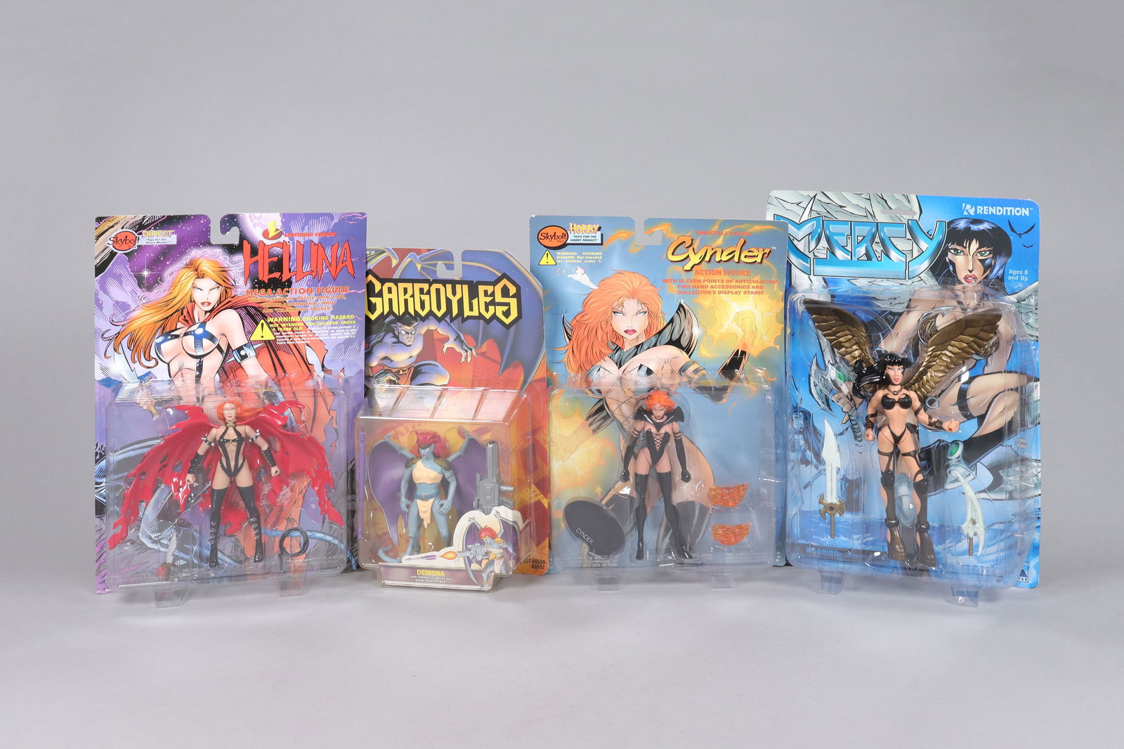 Lots action figures in box: Lots action figures in box.