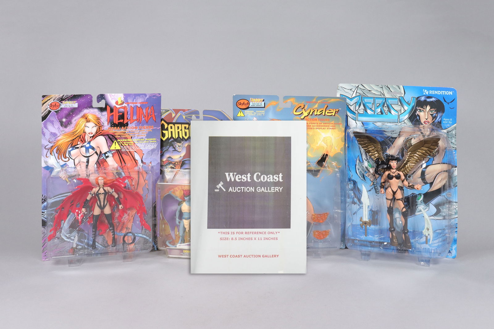 Lots action figures in box - 2