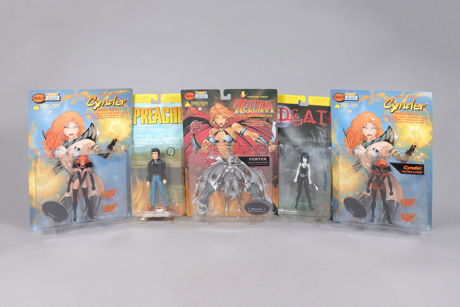 Lots action figures in box: Lots action figures in box.