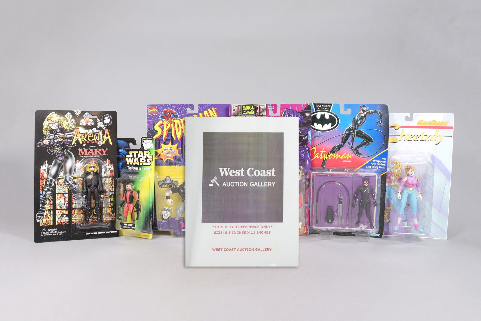 Lots action figures in box - 2