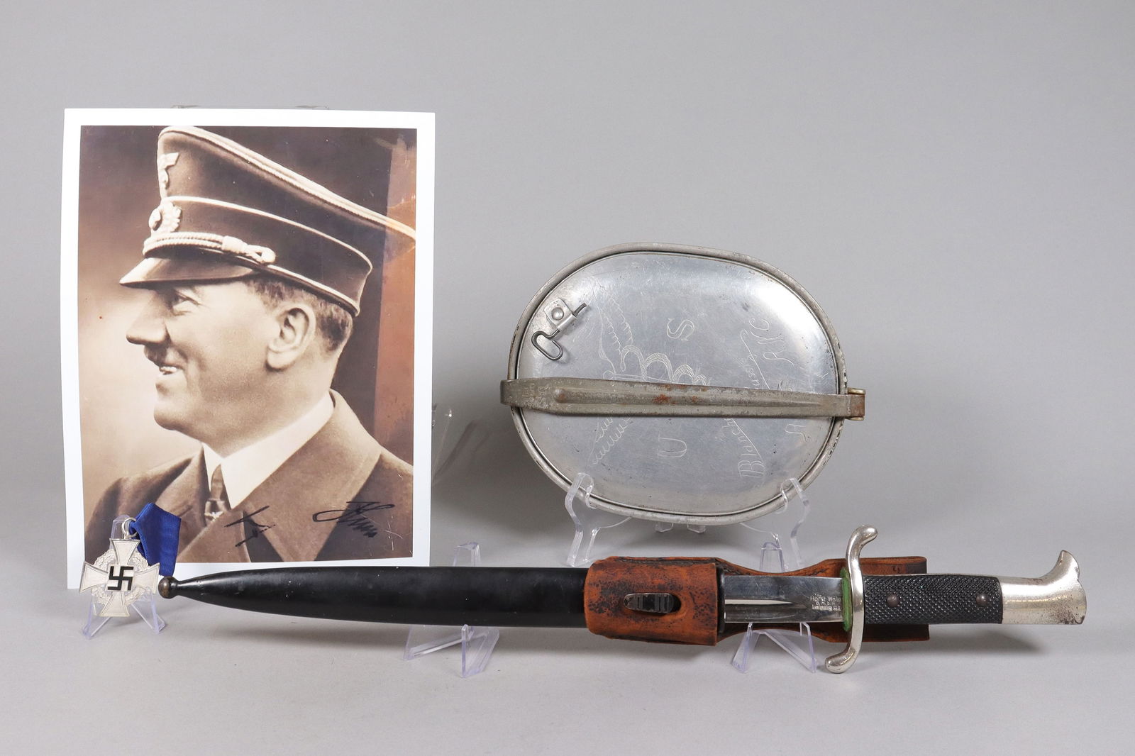 Lots military item and German dagger (1 of 11)