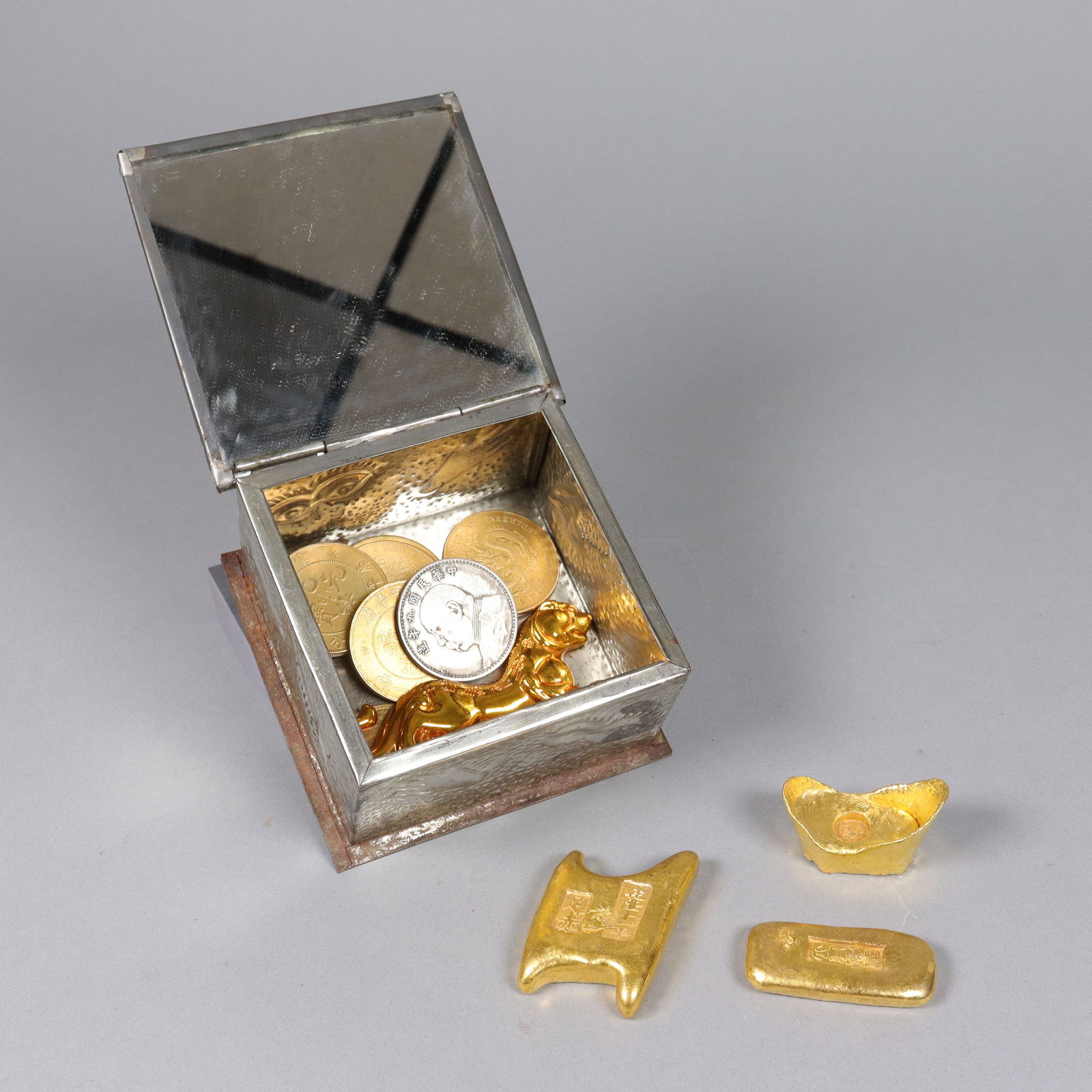 Lots Chinese ingots and coins ungraded: Lots Chinese ingots and coins ungraded. We do not guarantee any grading, materials, carvings, writings, age, or carvings on coins and ingots itself. We do not do any grading. All sales are final. No