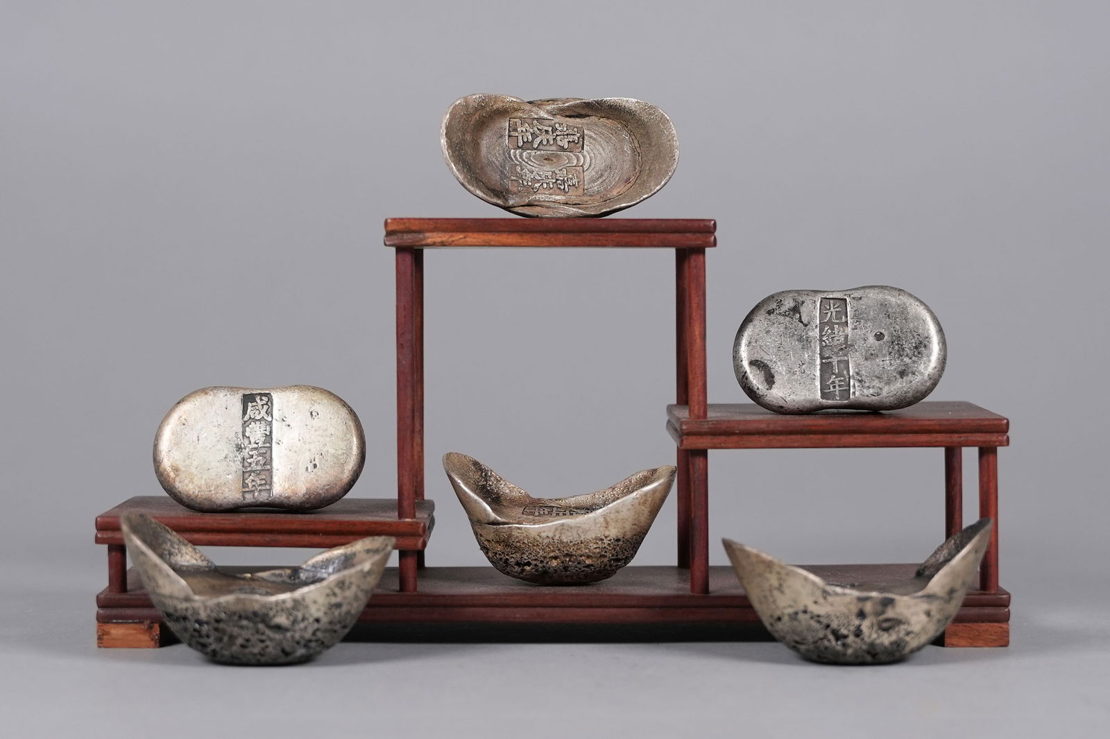 Lots Chinese ingots ungraded: Lots Chinese carved ingots, ungraded. We do not guarnatee carvings, markings, material, age, or carvings on the item itself. Possibly fake, copy or reproduction. Condition selling it as is.