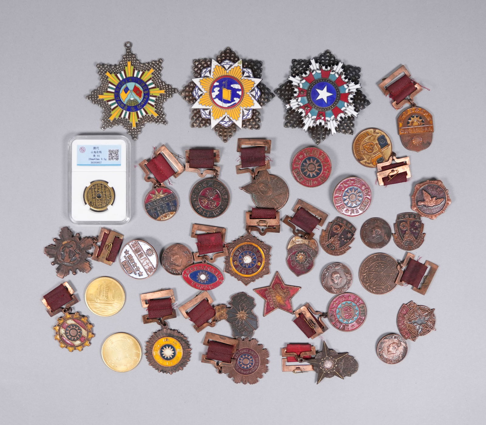 Lots Chinese medals and coin (1 of 6)