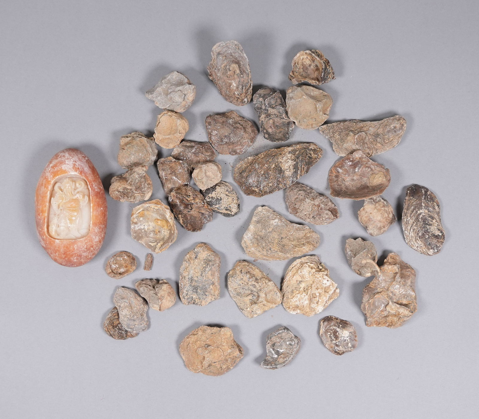 Lots fossilized stones and carving: Lots fossilized items and stone carvings.