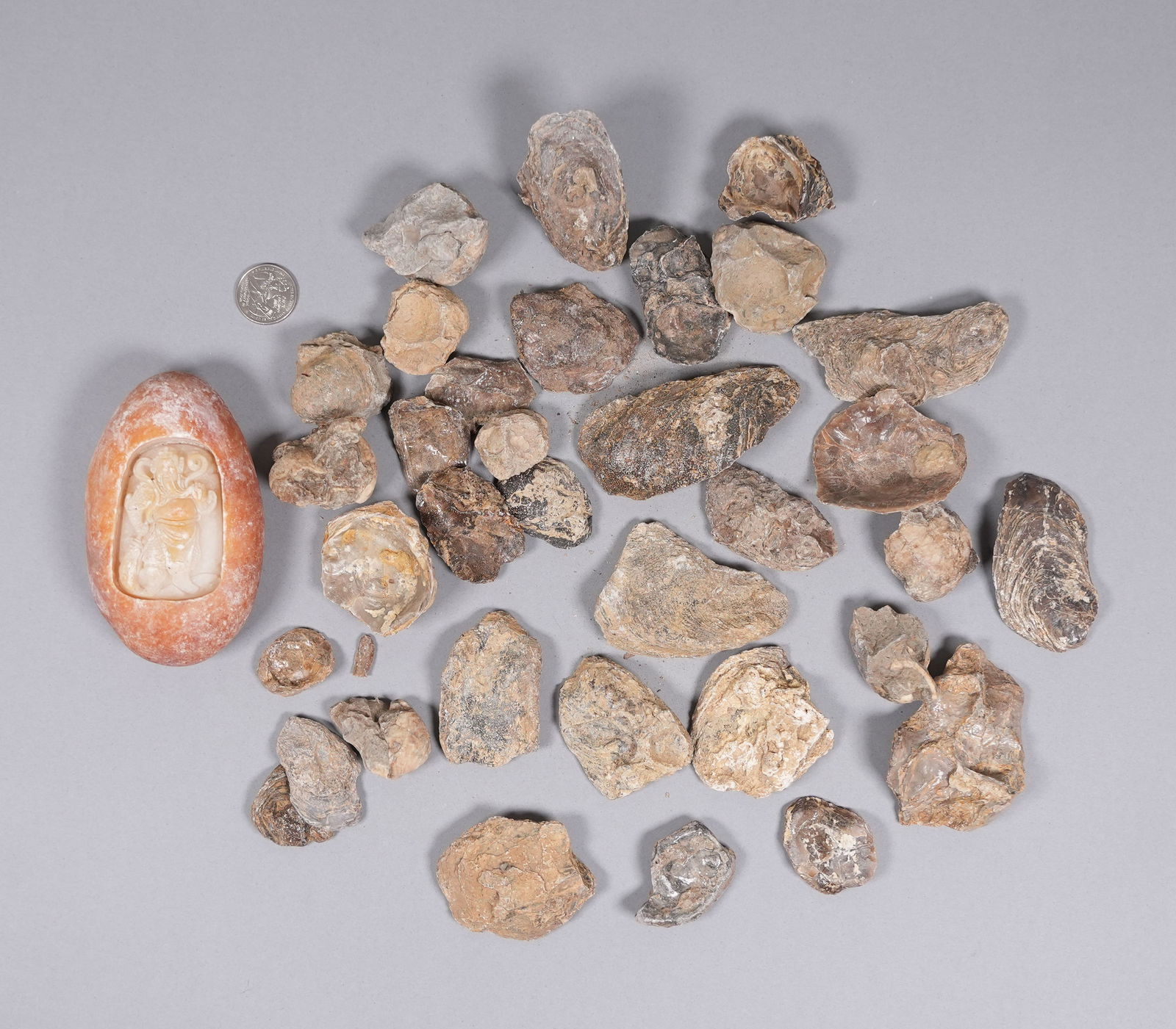 Lots fossilized stones and carving - 2