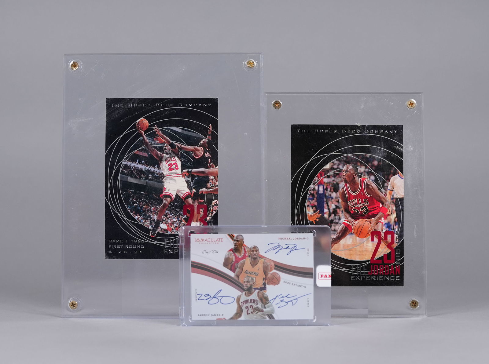 Lots Michael Jordan cards ungraded: Lots Michael Jordan cards, ungraded. Came from an estate. We do not guarantee any grading, wording, material, age. All sales are final. No return. Please contact us if you have any questions before