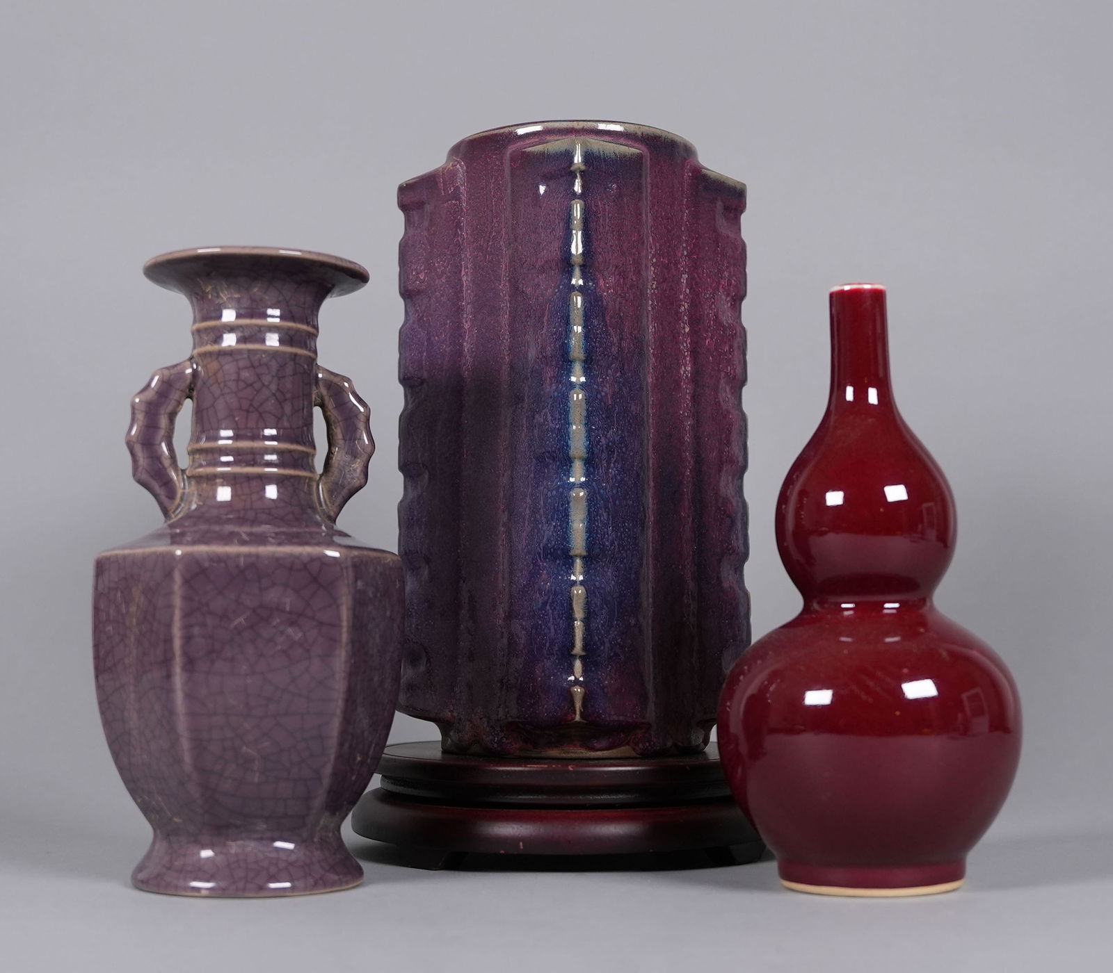 Lots Chinese fine vase: Lots Chinese fine vase, largest H: 10.25" x W: 4.25."