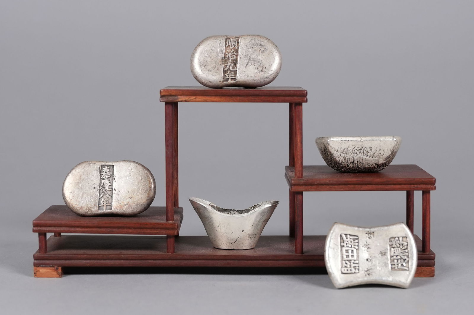 Lots Chinese ingots ungraded: Lots Chinese ingots ungraded. We do not guarantee any carvings, writing, material, age or grading. All sales are final. No return. Bidder can contact us with any questions before bidding.