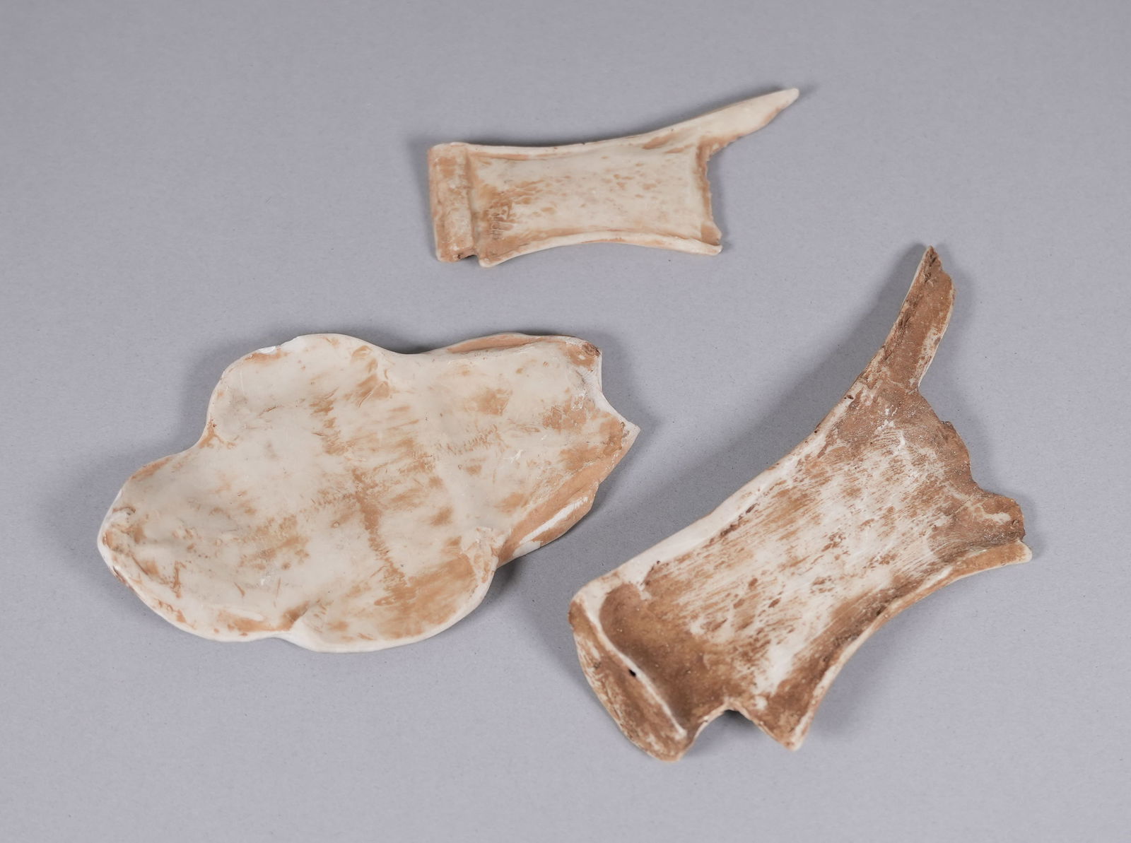 Lots Chinese carved fragments: Lots Chinese carved fragments.