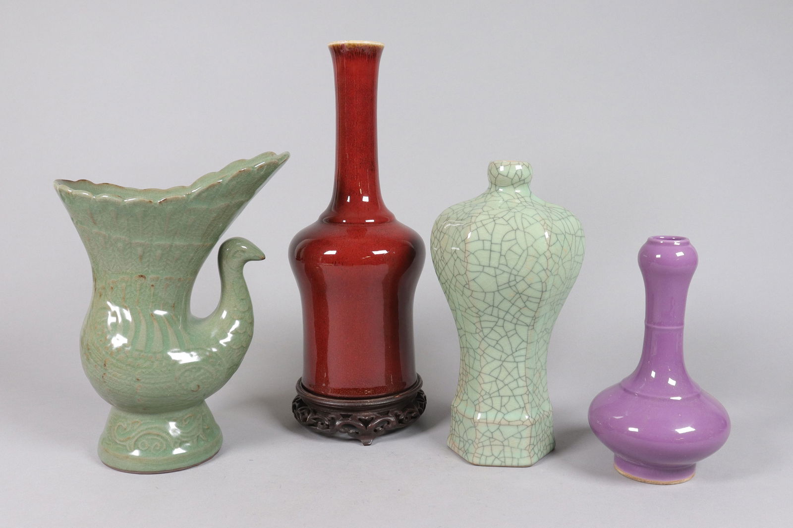 Lots Chinese fine vase: Lots Chinese fine vase, largest H: 11" x W: 4.5."