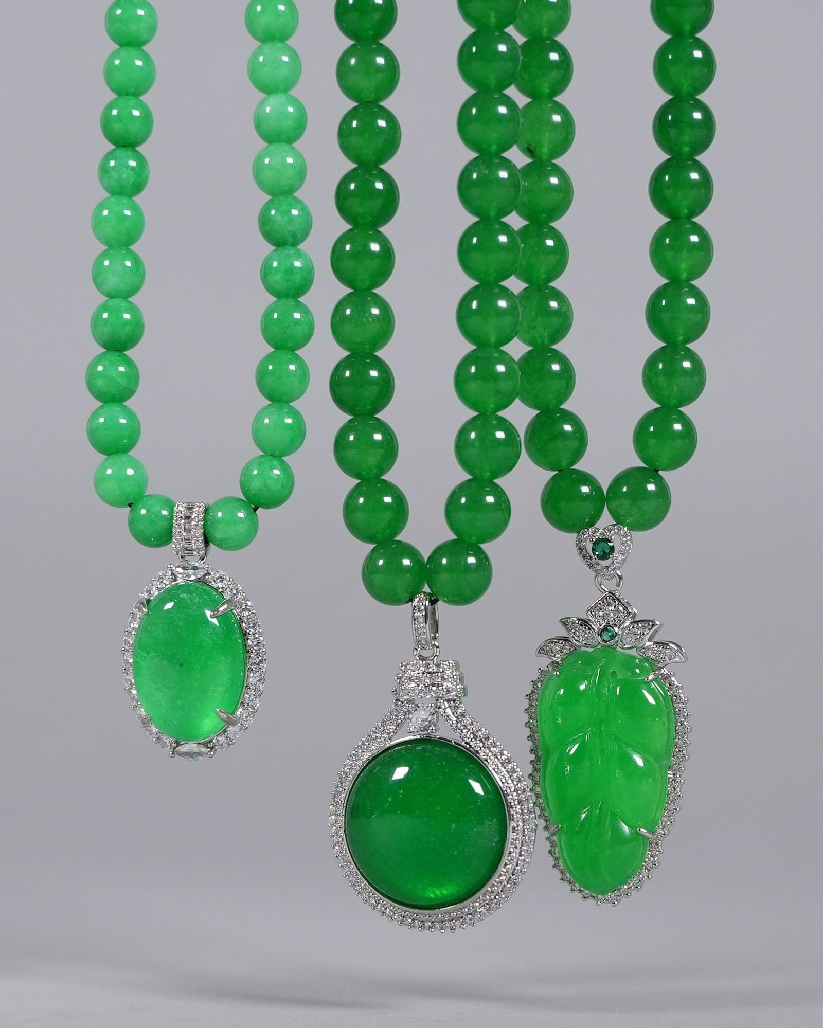 Lots Chinese apple green necklace: Lots Chinese fine apple green necklace.