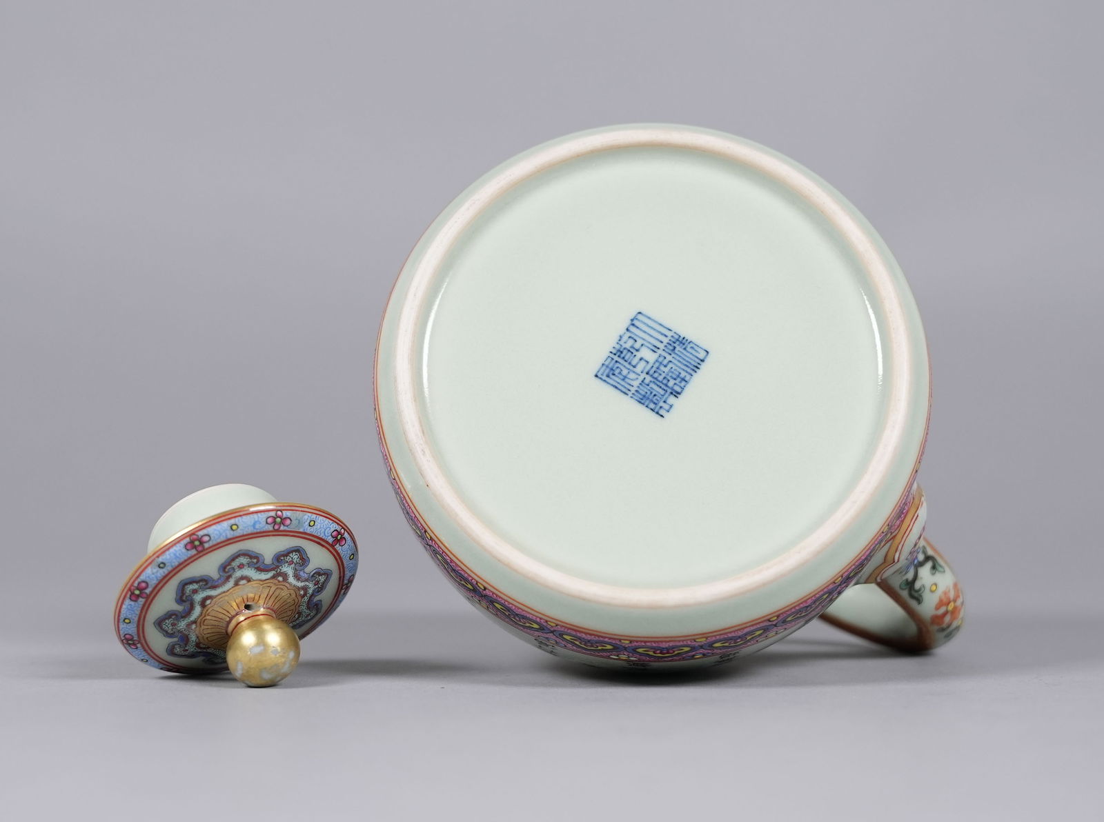 Chinese fine teapot with container - 5