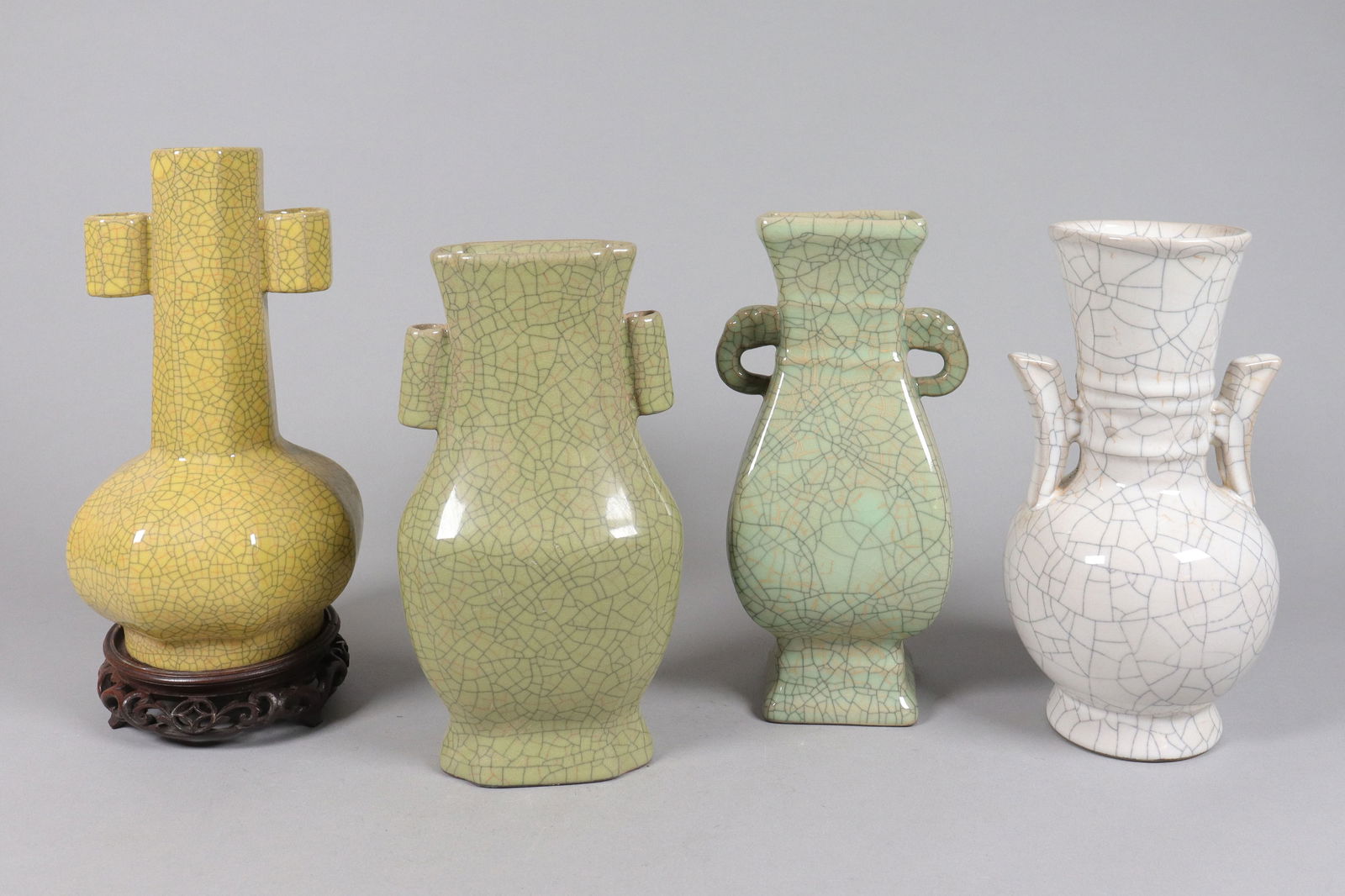 Lots Chinese crackled vase (1 of 7)