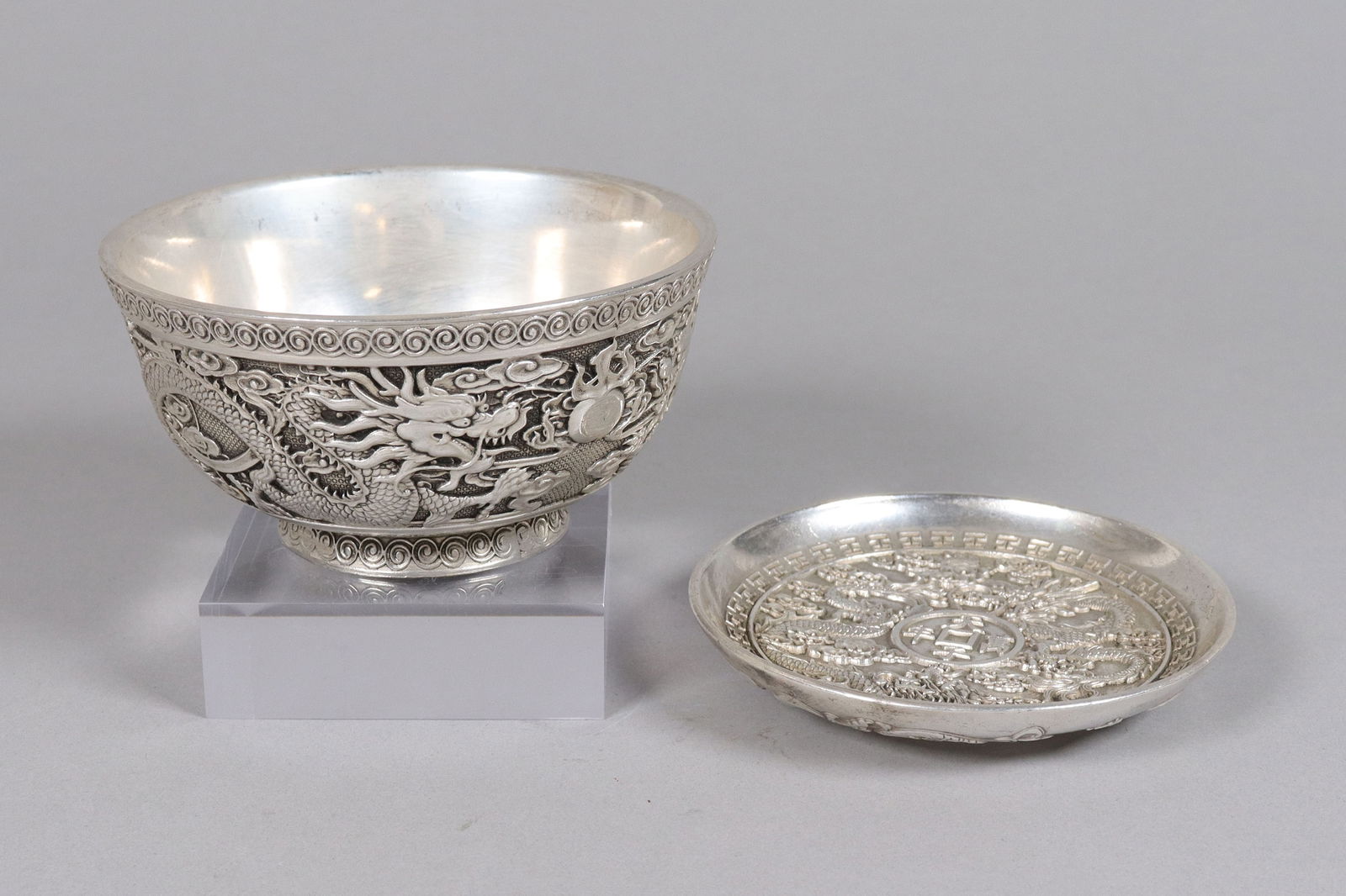 Lots Chinese fine items: Lots Chinese fine carved items. Largest H: 2.5" x W: 4.75."