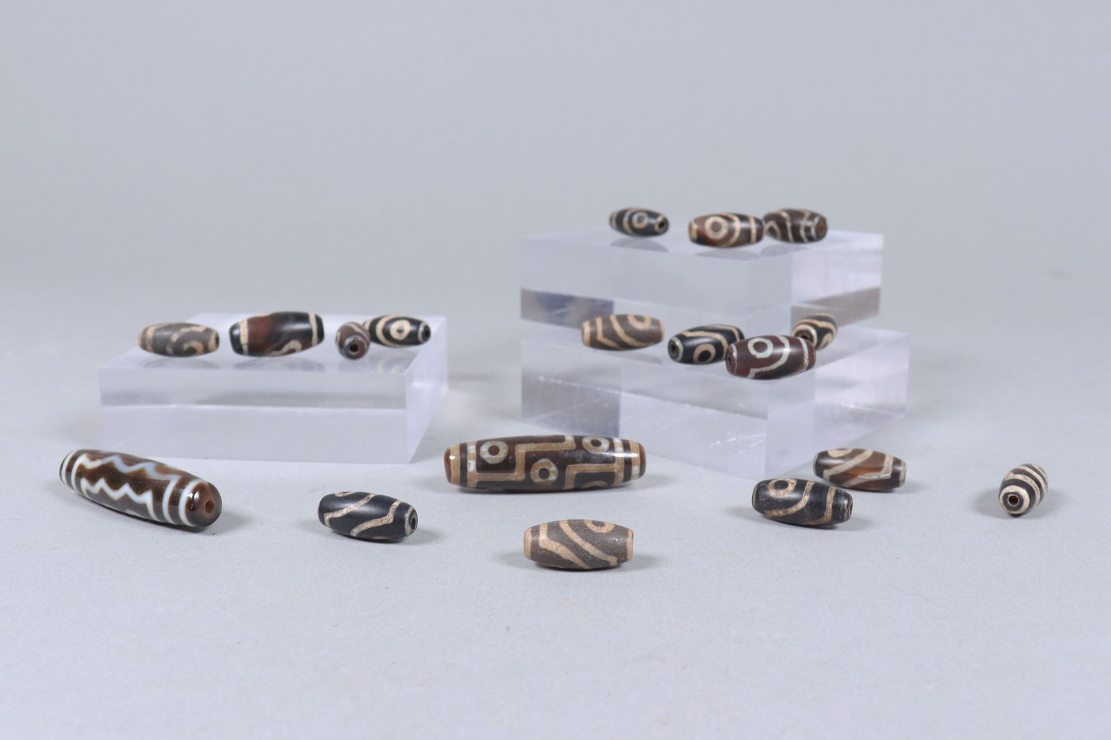 Lots Tibetan dzi beads: Lots Tibetan dzi beads.