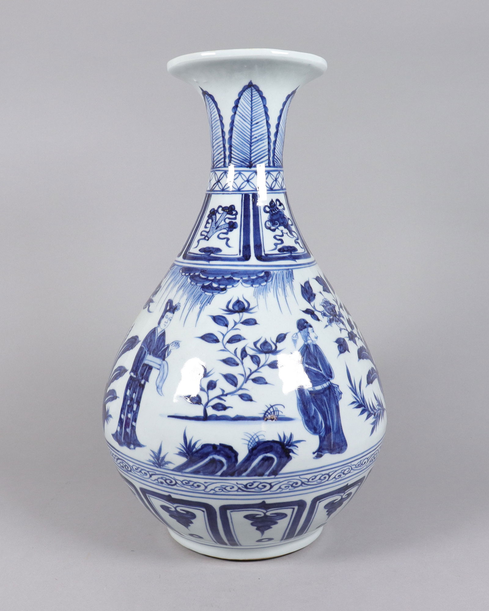 Chinese massive b/w fine vase (1 of 6)