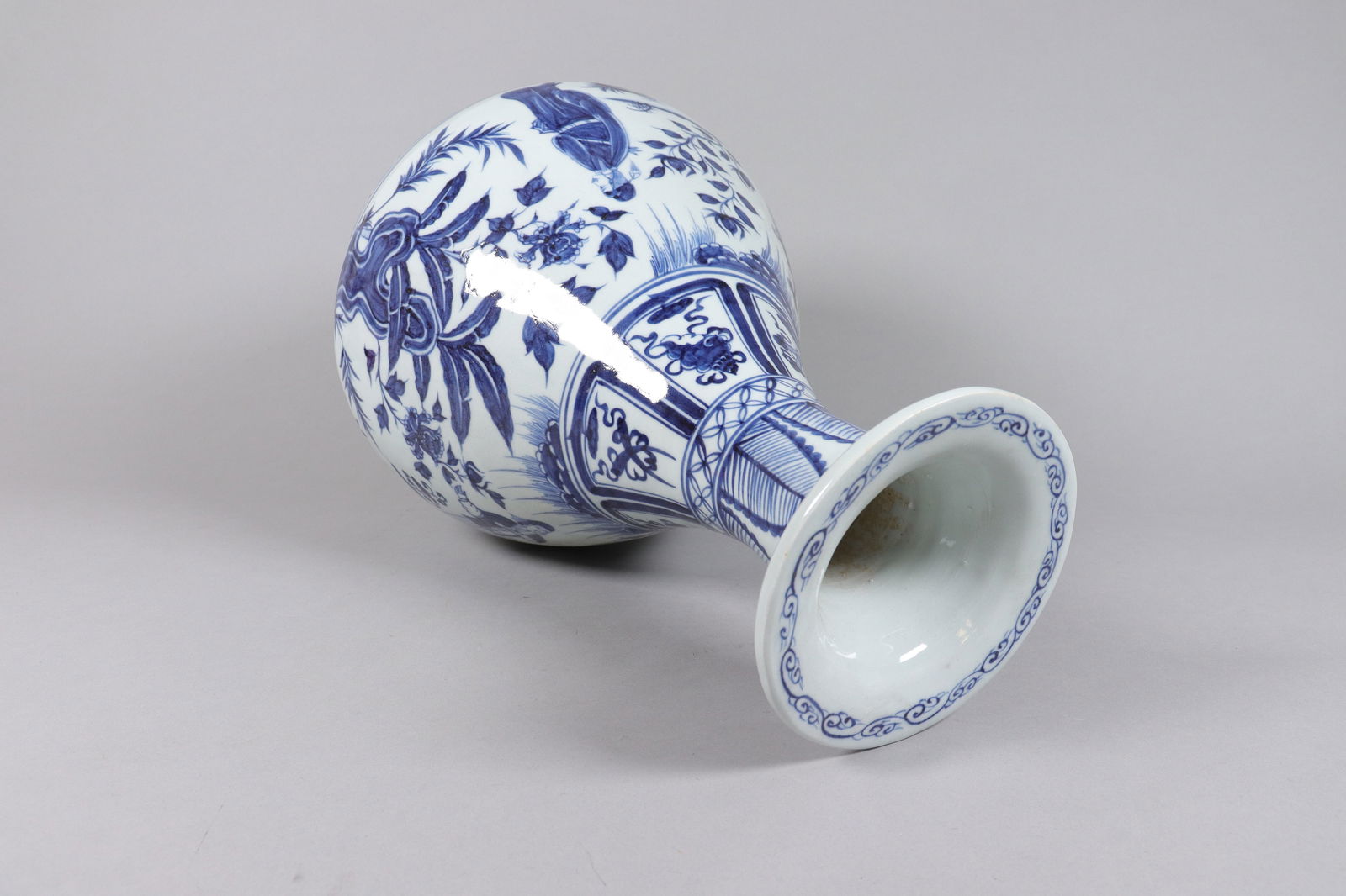 Chinese massive b/w fine vase - 4