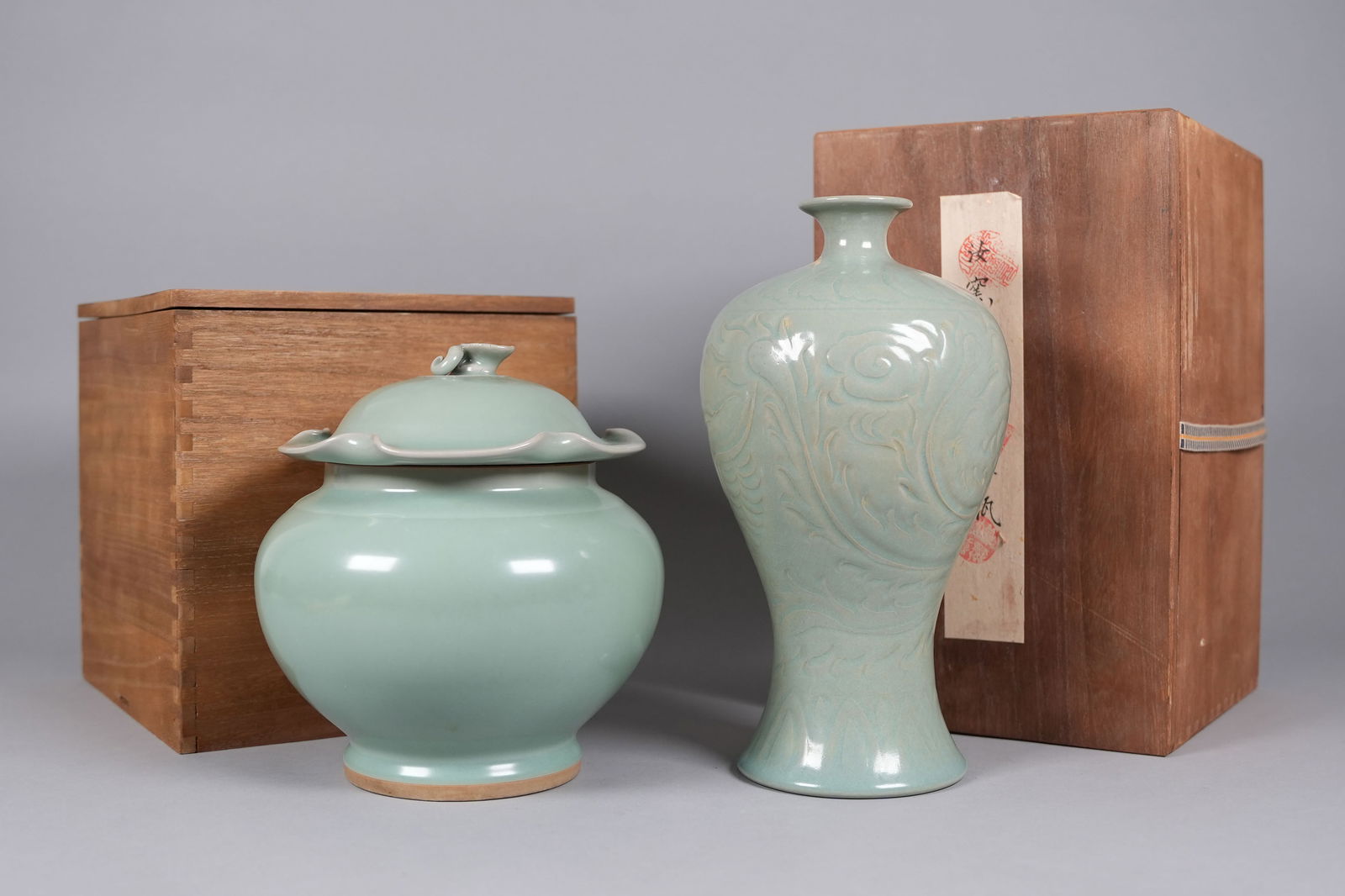 Lots Chinese celadon vase: Lots Chinese fine celadon vase, with wooden box. Largest H: 10.65" x W: 5.15."