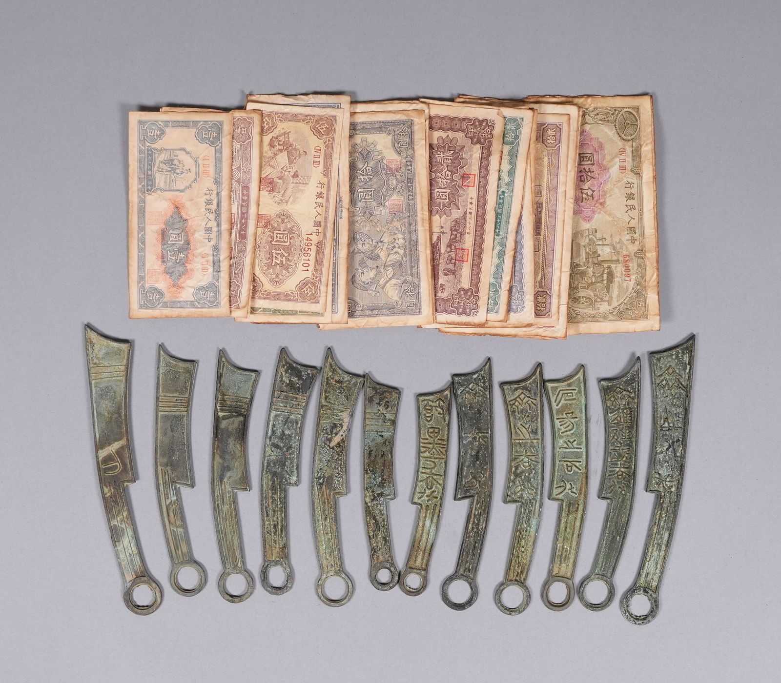 Lots Chinese currency ungraded: Lots Chinese currency ungraded. We do not guarantee any grading, material, letters, carving, engravings, printing, and age. All sales are final, no return. Possibly reproduction, faux or copy. From