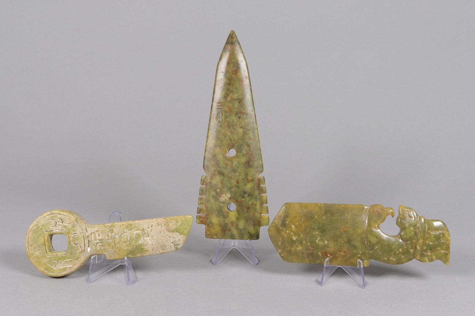 Lots Chinese fine carvings: Lots Chinese fine carvings.