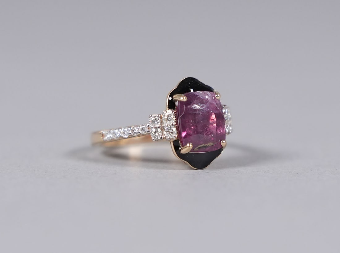 14 kt y/g natural Kashmir sapphire diamond ring GIA: 14 kt yellow gold natural Kashmir sapphire diamond ring. Comes with GIA certificate. Total 3.45 carats sapphire, and total 0.29 carats diamonds. US ring size 6.5.