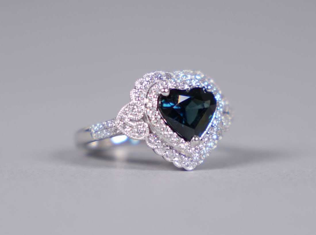 Platinum natural sapphire diamond ring GIA: Platinum natural sapphire and diamond ring, comes with GIA certificate. Total 3.04 carats sapphire, and total 0.69 carats diamond. US ring size 6.75.