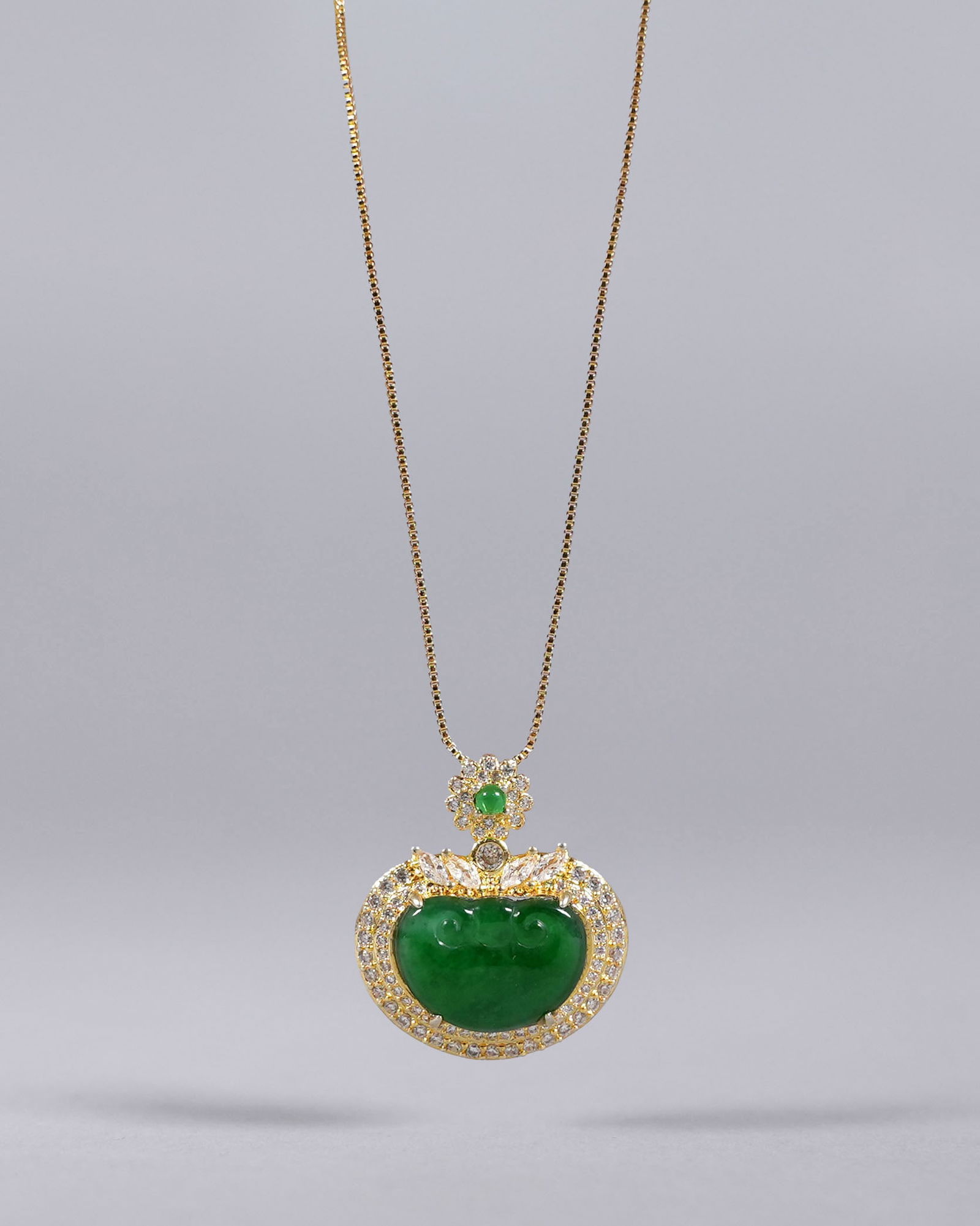 Chinese natural jadeite necklace (1 of 7)