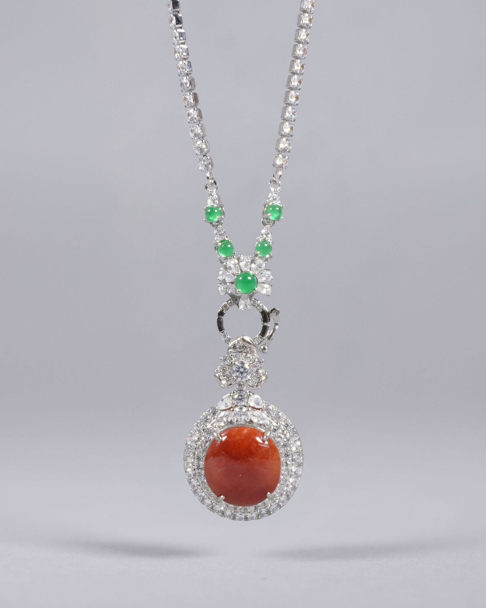 Chinese natural jadeite necklace: Chinese fine natural jadeite necklace.