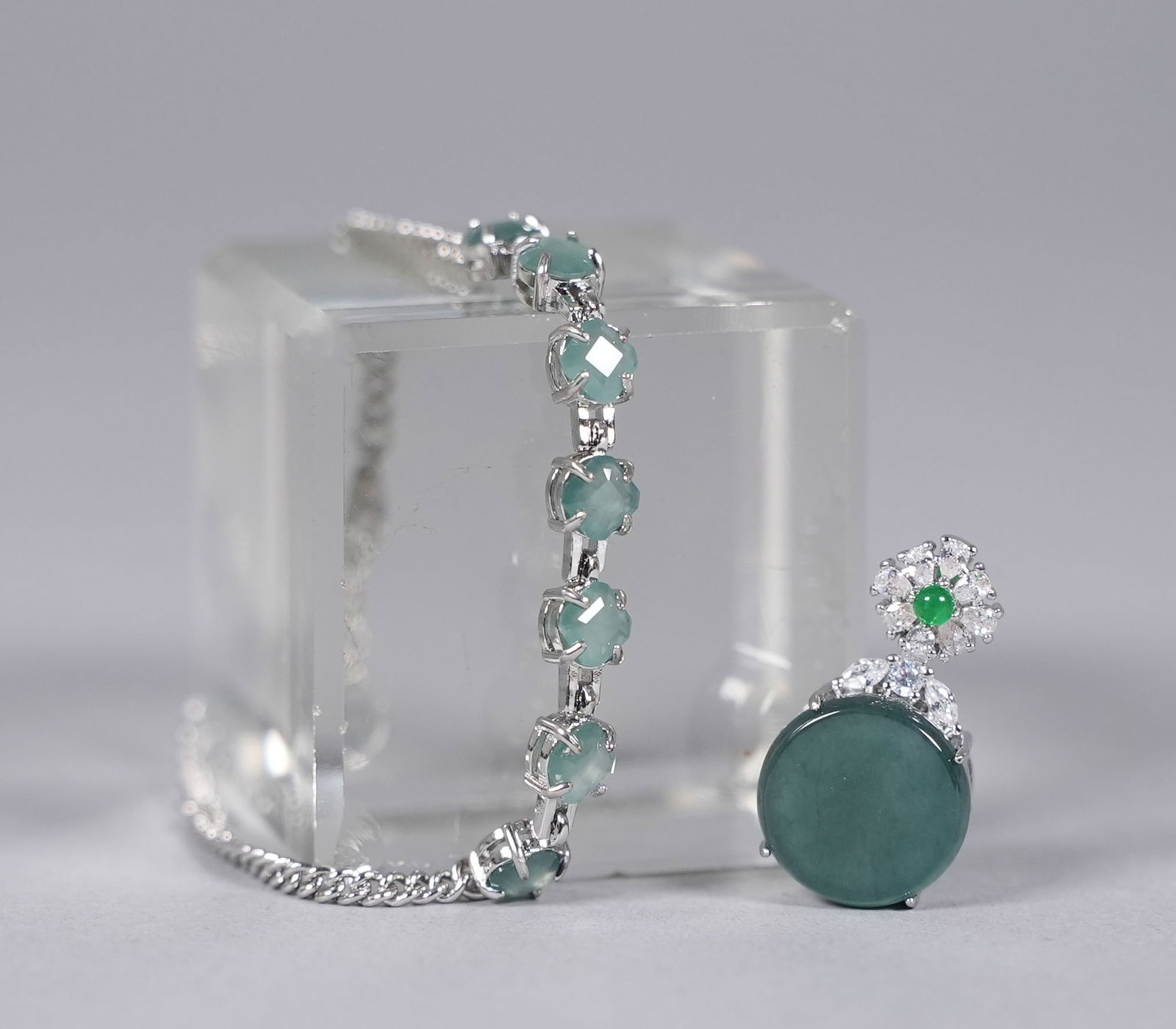 Lots Chinese natural jadeite items (1 of 10)