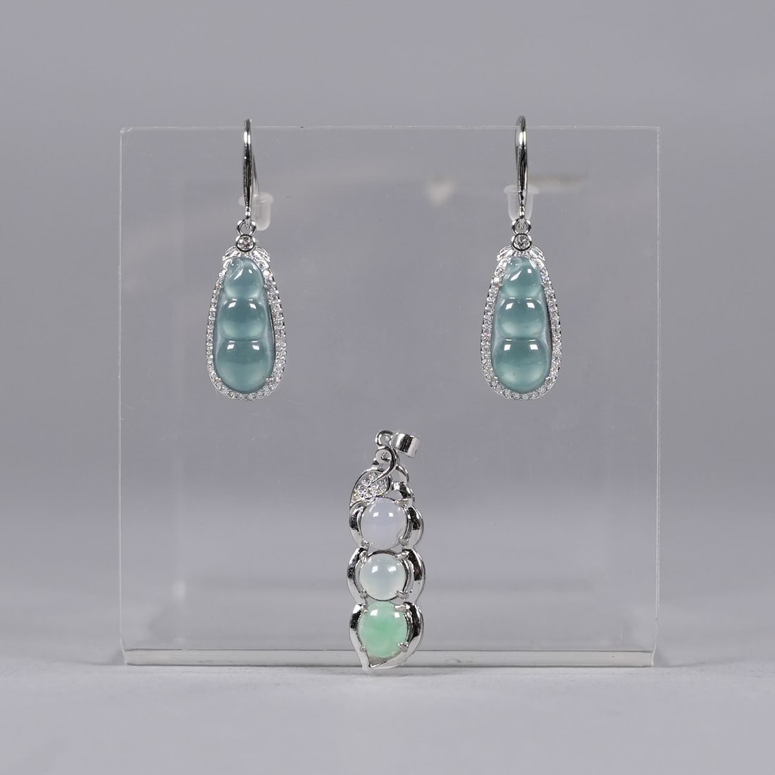 Lots Chinese sterling natural jadeite items: Lots Chinese sterling natural jadeite items. From an estate.