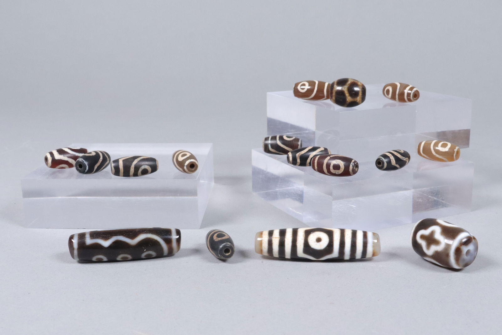 Lots Tibetan dzi beads: Lots Tibetan dzi beads.